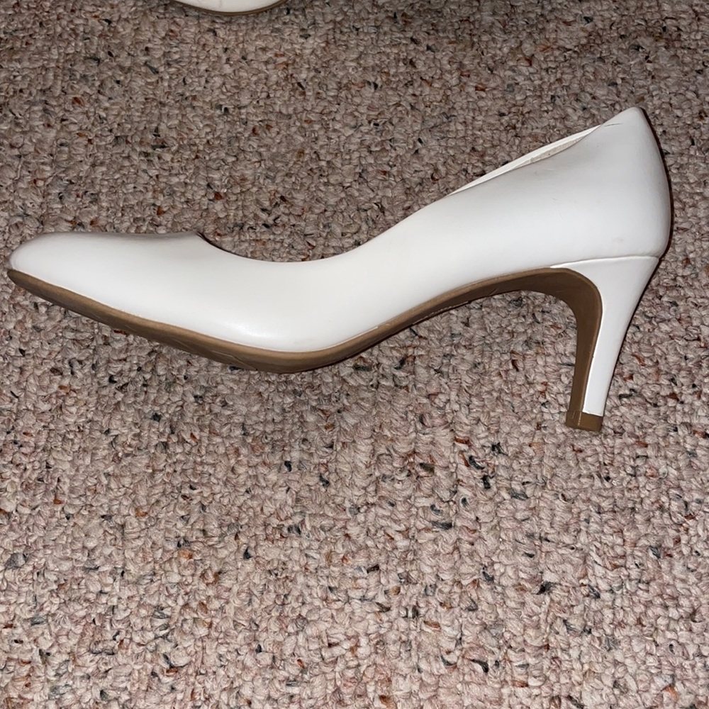 heels - Picture 3 of 3